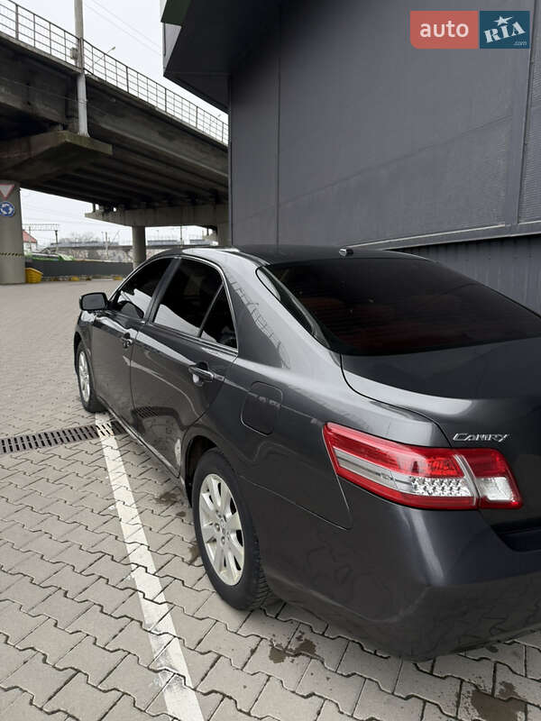 Седан Toyota Camry 2009 в Тернополе
