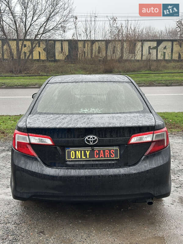 Седан Toyota Camry 2013 в Харькове