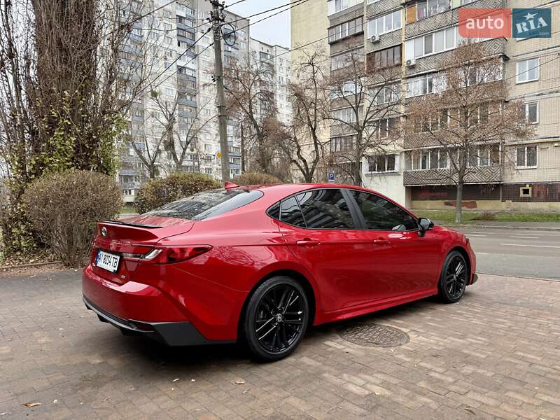 Седан Toyota Camry 2024 в Киеве