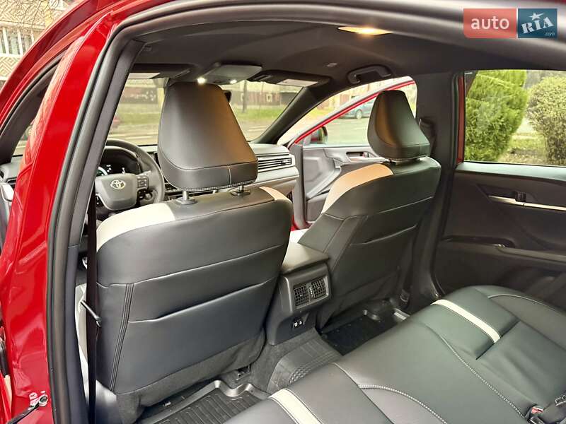 Седан Toyota Camry 2024 в Киеве