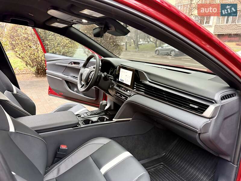Седан Toyota Camry 2024 в Киеве
