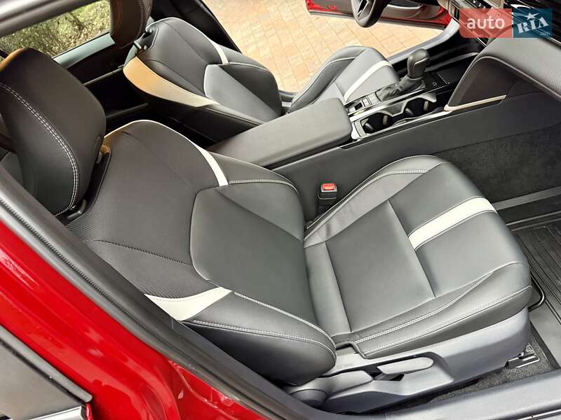 Седан Toyota Camry 2024 в Киеве