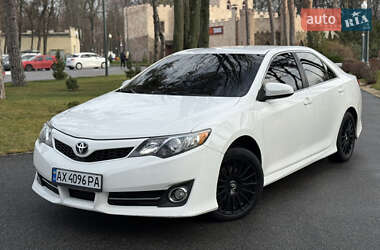Седан Toyota Camry 2012 в Харькове