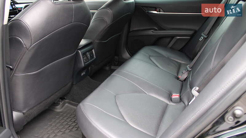 Седан Toyota Camry 2022 в Черкассах