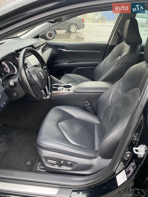 Седан Toyota Camry 2020 в Киеве