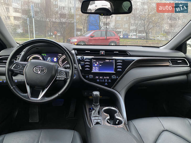 Седан Toyota Camry 2020 в Киеве