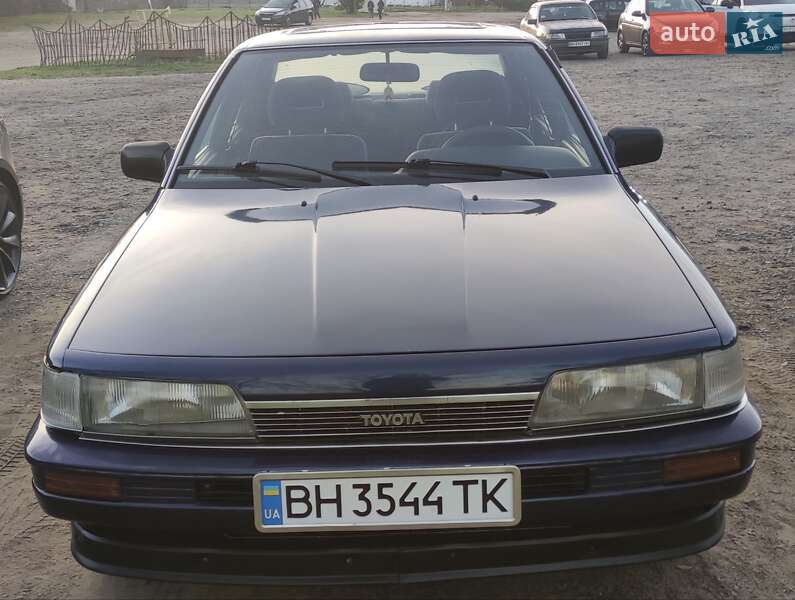 Седан Toyota Camry 1990 в Черноморске