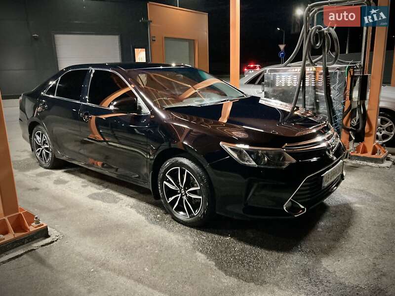 Седан Toyota Camry 2017 в Харькове