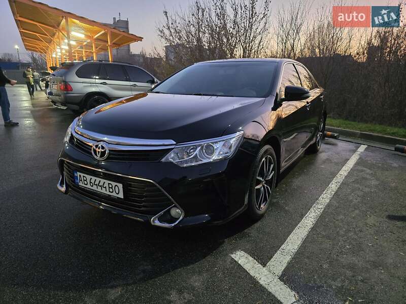 Седан Toyota Camry 2017 в Харькове