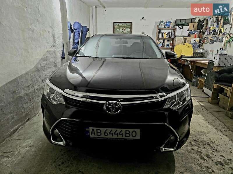 Седан Toyota Camry 2017 в Харькове