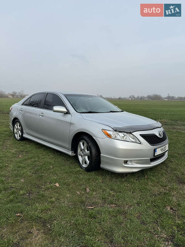 Седан Toyota Camry 2007 в Александровке