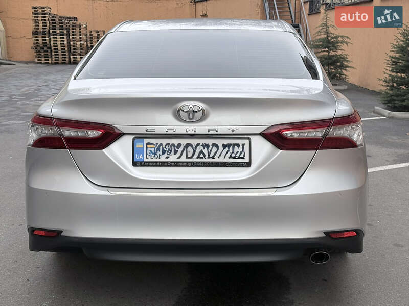Седан Toyota Camry 2018 в Одессе