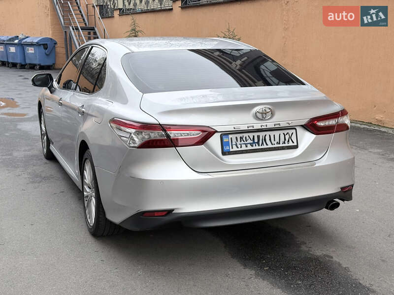 Седан Toyota Camry 2018 в Одессе
