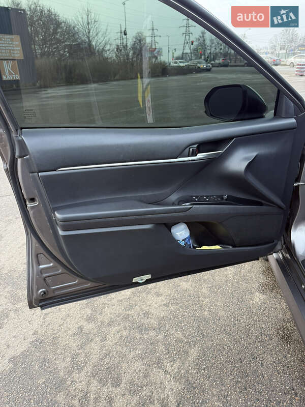 Седан Toyota Camry 2018 в Полтаве