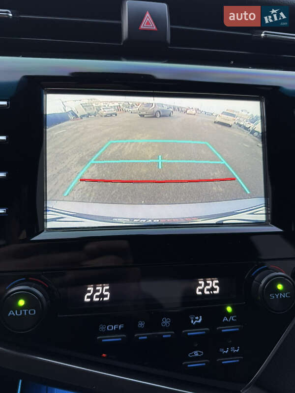 Седан Toyota Camry 2018 в Полтаве