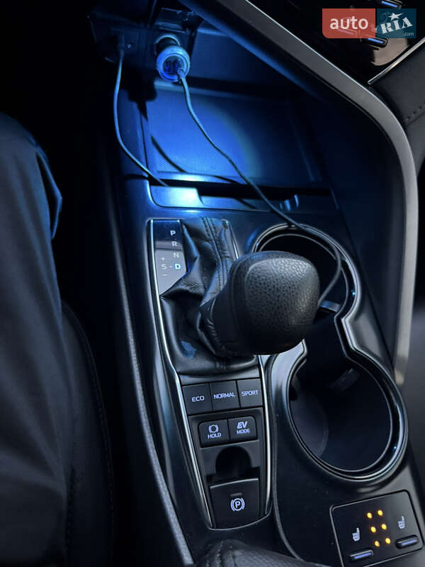 Седан Toyota Camry 2018 в Полтаве