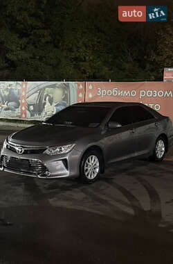 Седан Toyota Camry 2016 в Киеве