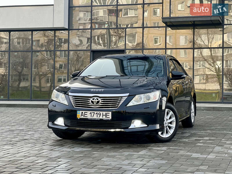 Седан Toyota Camry 2013 в Днепре