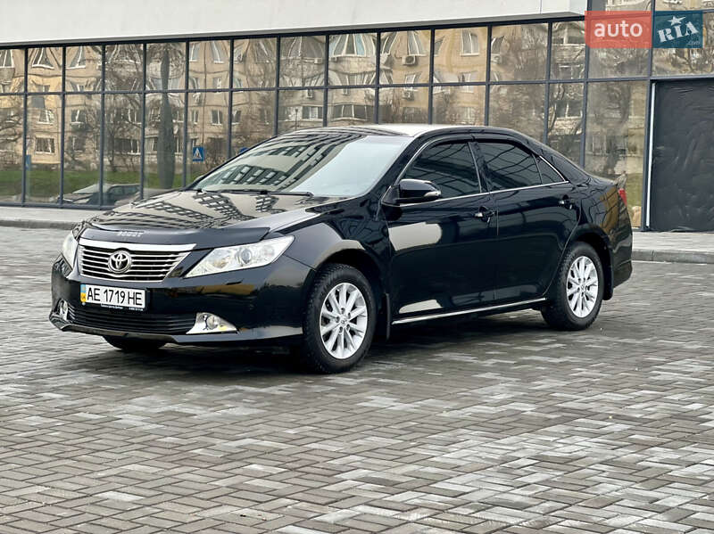 Седан Toyota Camry 2013 в Днепре