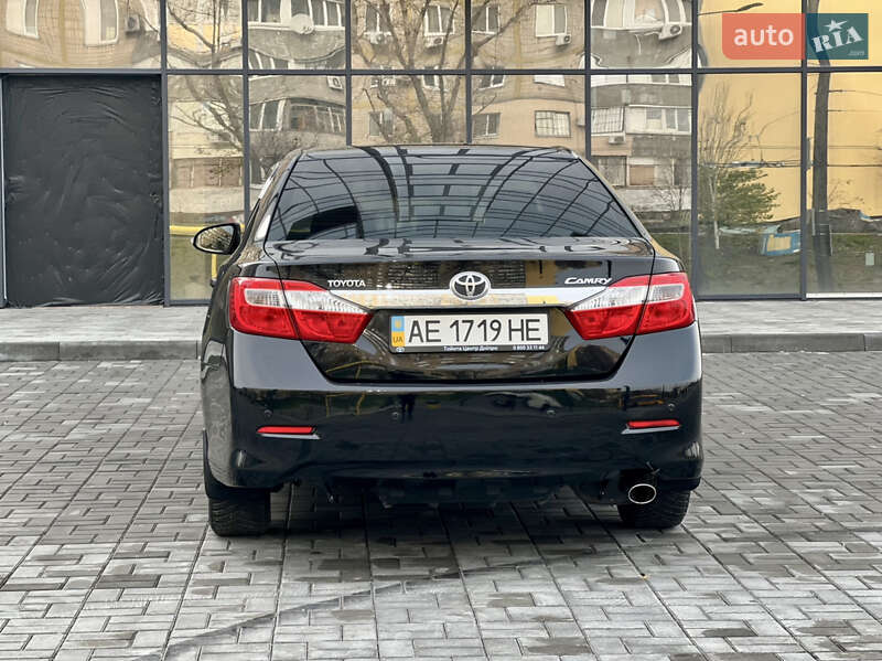 Седан Toyota Camry 2013 в Днепре