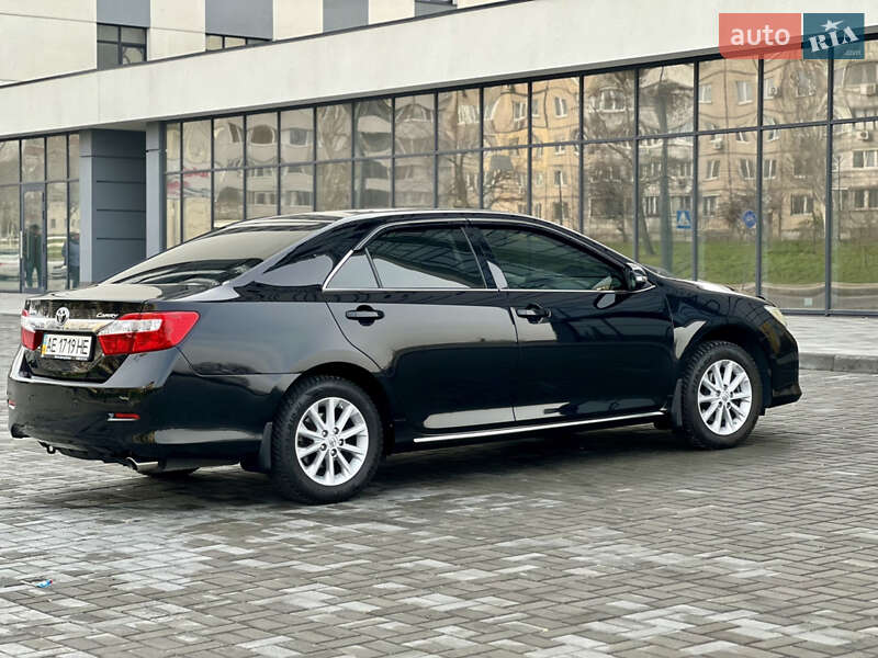 Седан Toyota Camry 2013 в Днепре