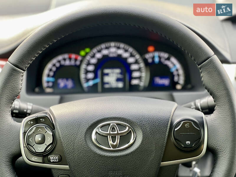 Седан Toyota Camry 2013 в Днепре