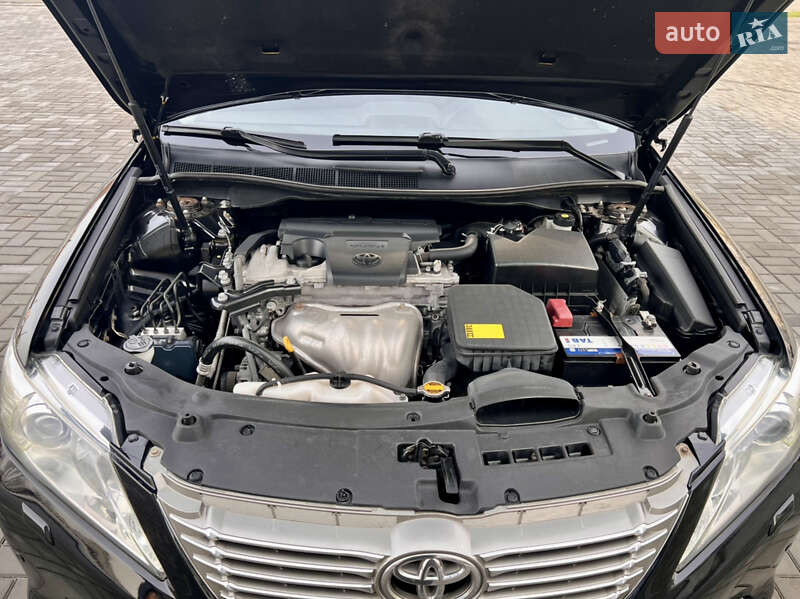 Седан Toyota Camry 2013 в Днепре