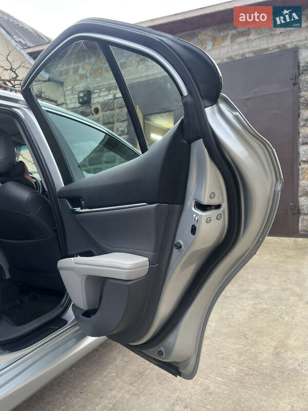 Седан Toyota Camry 2017 в Южноукраїнську