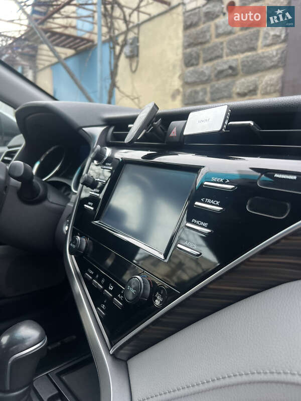 Седан Toyota Camry 2017 в Южноукраїнську