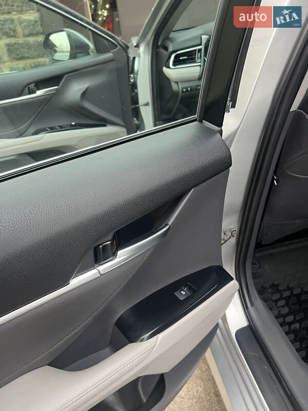 Седан Toyota Camry 2017 в Южноукраїнську