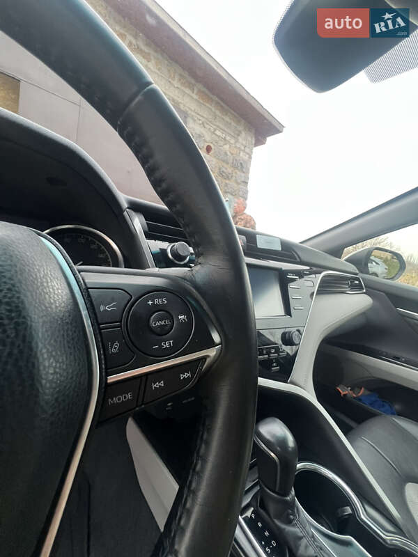 Седан Toyota Camry 2017 в Южноукраїнську