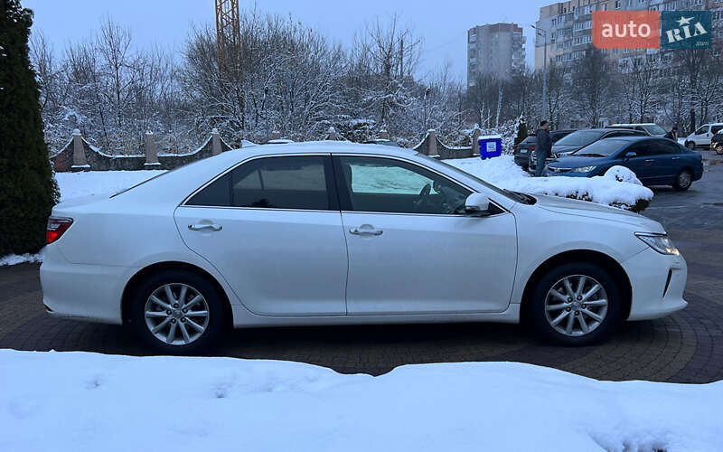 Седан Toyota Camry 2017 в Львове
