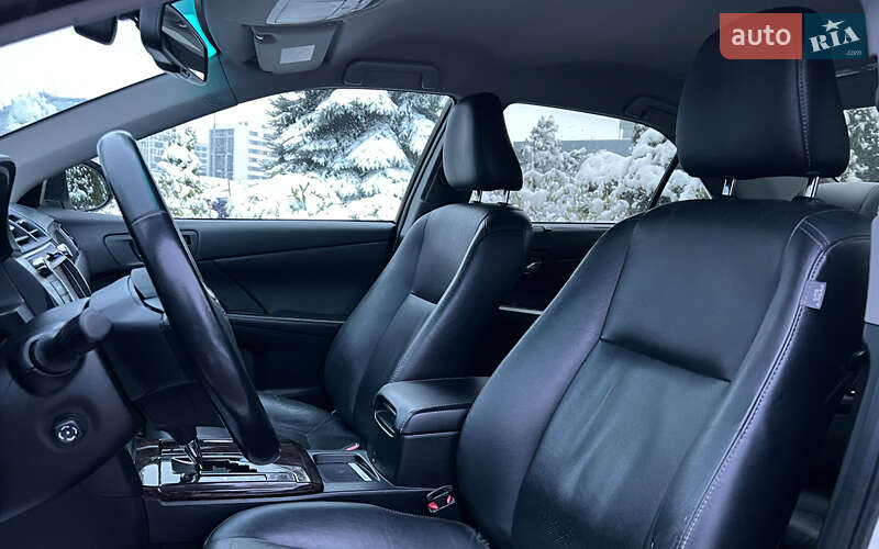 Седан Toyota Camry 2017 в Львове