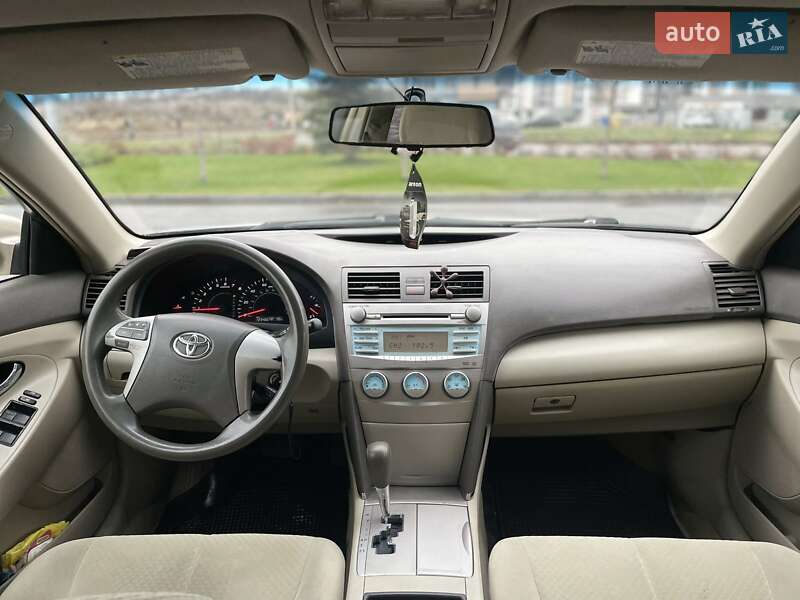 Седан Toyota Camry 2007 в Днепре