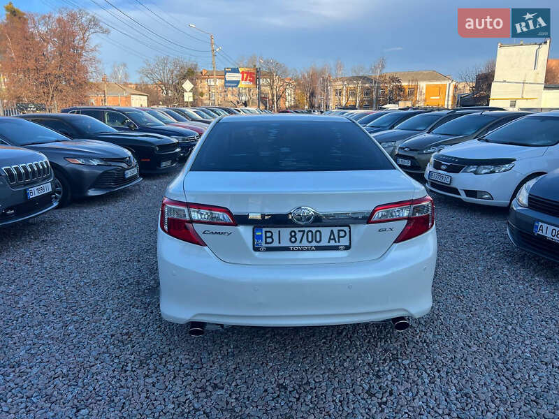 Седан Toyota Camry 2012 в Полтаве