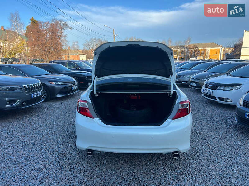 Седан Toyota Camry 2012 в Полтаве