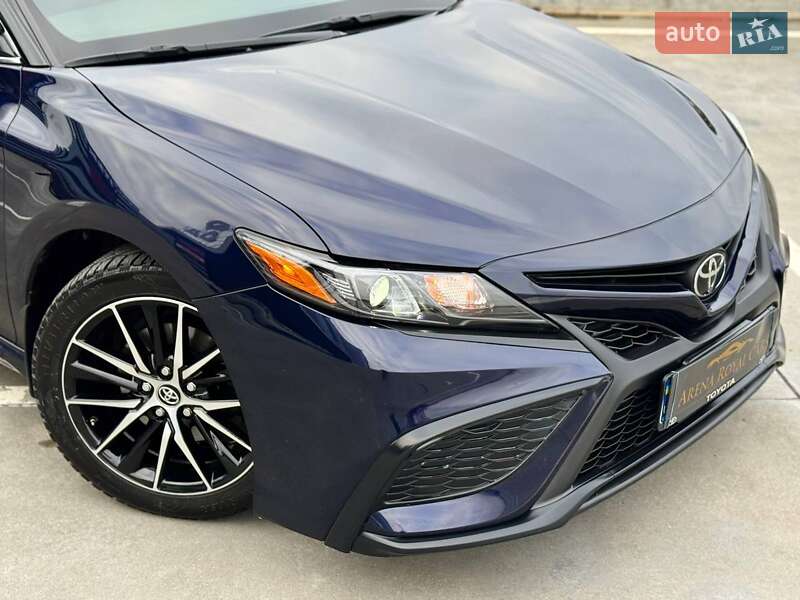 Седан Toyota Camry 2020 в Киеве