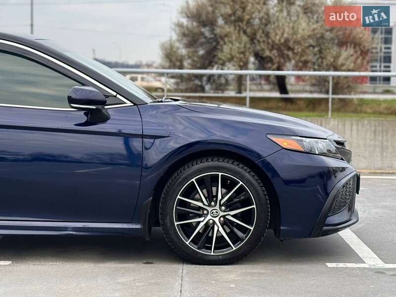 Седан Toyota Camry 2020 в Киеве