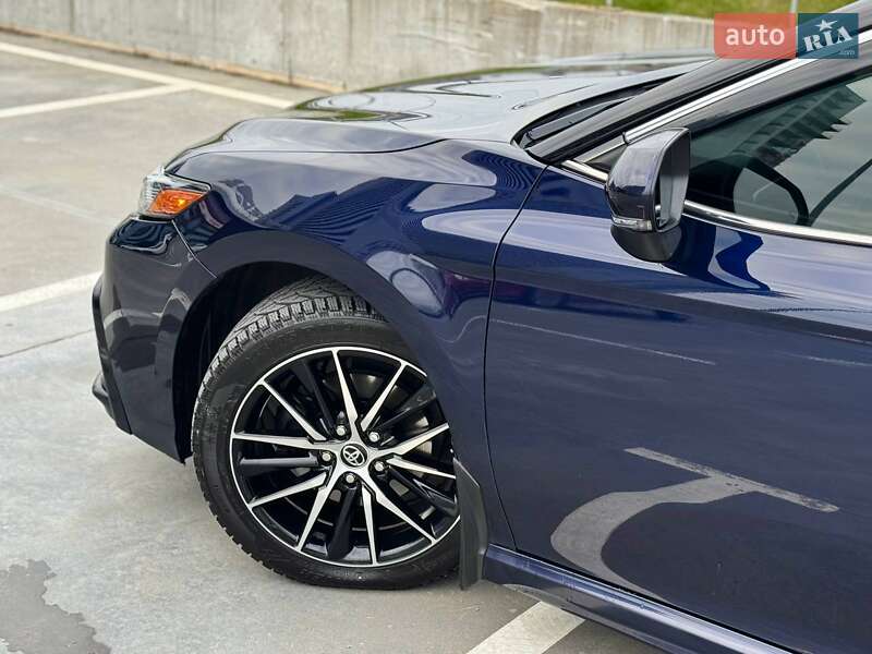 Седан Toyota Camry 2020 в Киеве