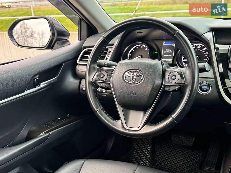Седан Toyota Camry 2020 в Киеве