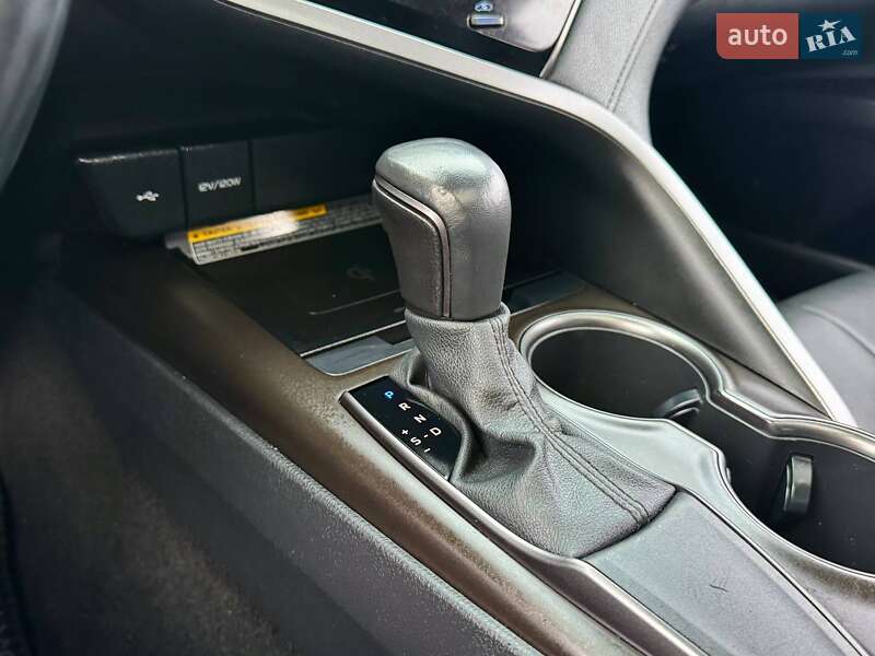 Седан Toyota Camry 2020 в Киеве