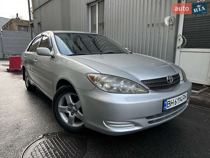 Седан Toyota Camry 2004 в Киеве