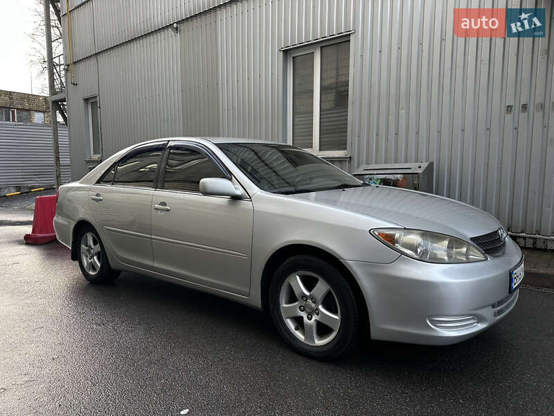 Седан Toyota Camry 2004 в Киеве