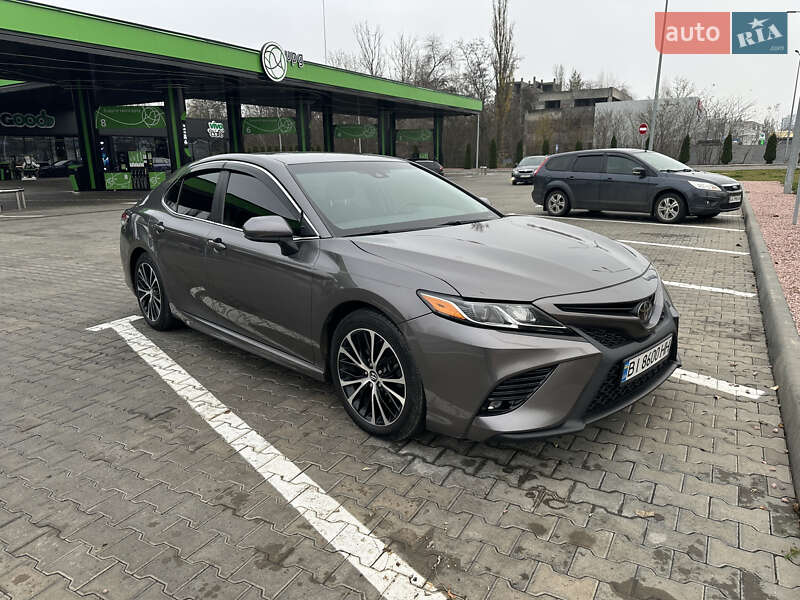 Седан Toyota Camry 2018 в Кременчуге