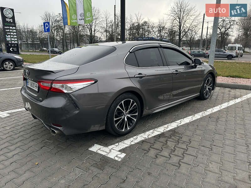 Седан Toyota Camry 2018 в Кременчуге