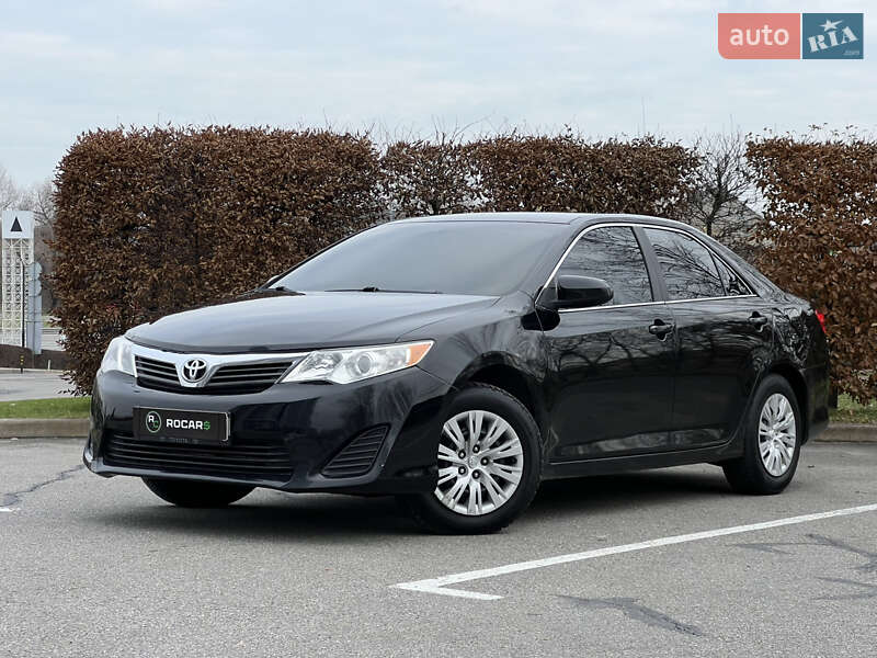 Седан Toyota Camry 2013 в Киеве