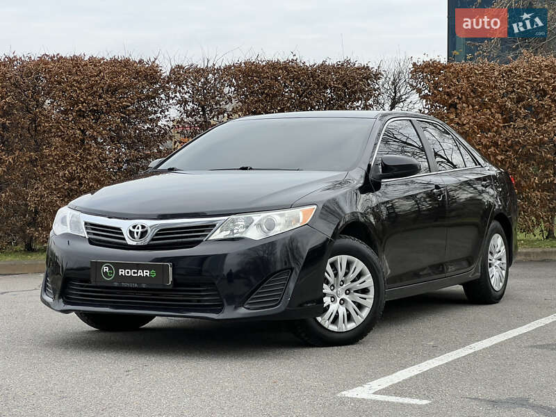 Седан Toyota Camry 2013 в Киеве
