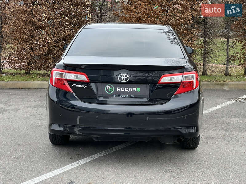 Седан Toyota Camry 2013 в Киеве