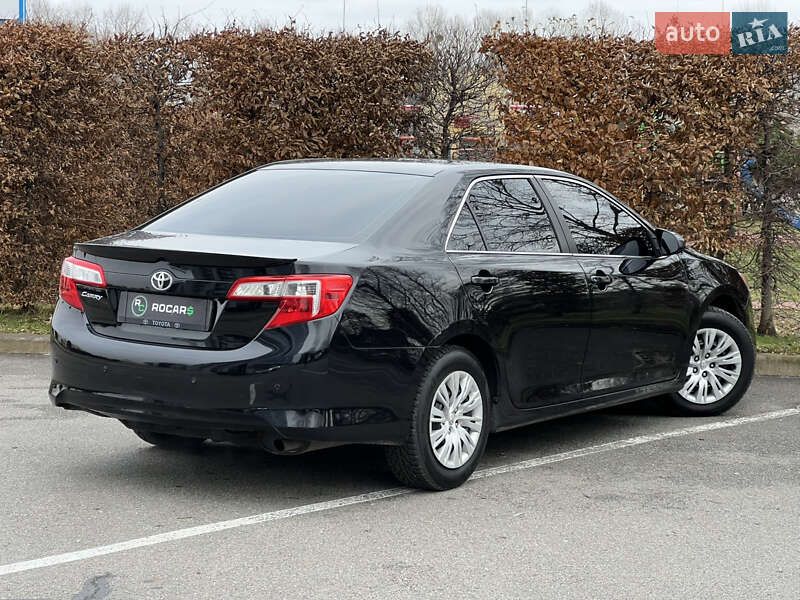 Седан Toyota Camry 2013 в Киеве