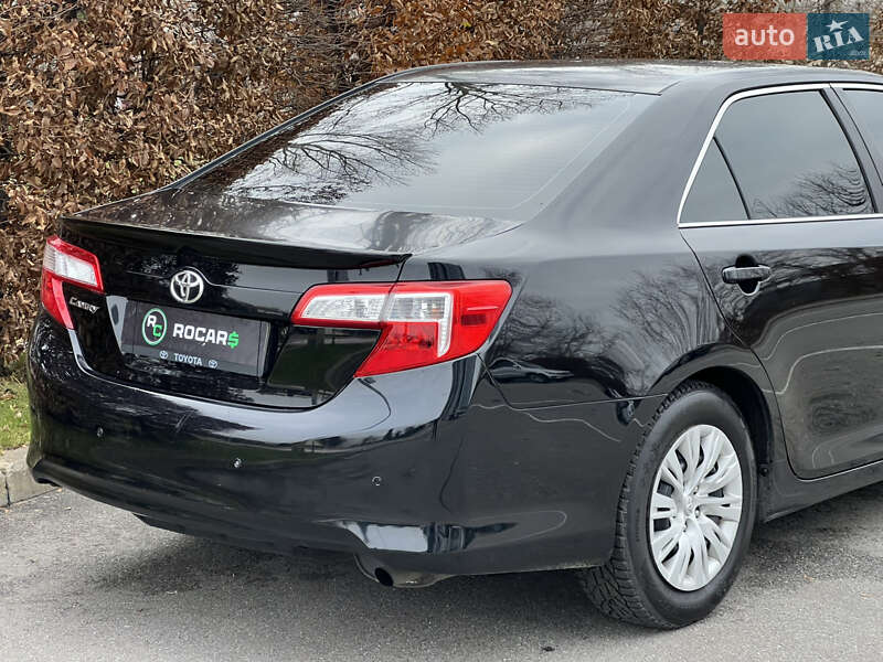 Седан Toyota Camry 2013 в Киеве